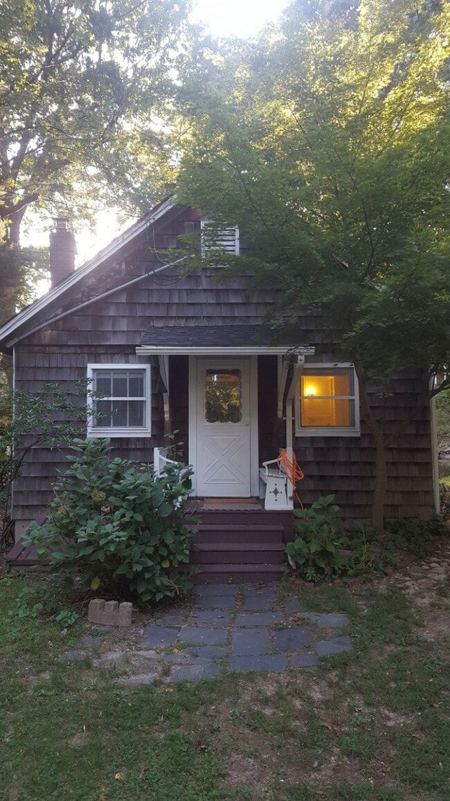 Building Photo - 7 Christian Ave Rental