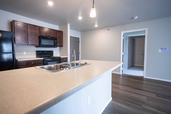 Building Photo - Riverbend Townhomes