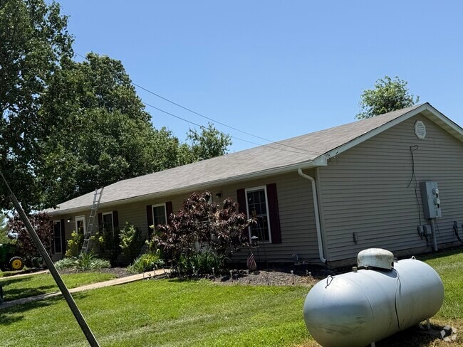 Building Photo - 1736 Debbie Ln Rental