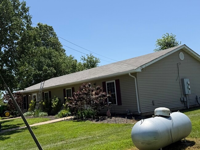 We just put a new roof on the house 3 weeks ago - 1736 Debbie Ln House