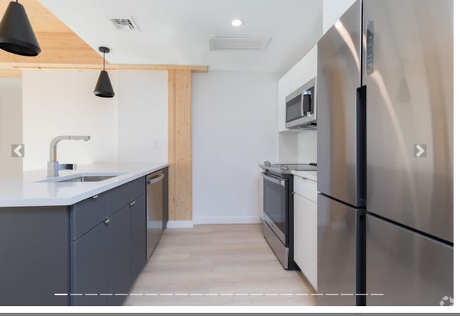 Building Photo - 1 E Lenox St Rental