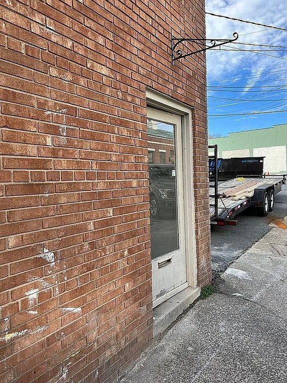 Photo - 637 Washington St