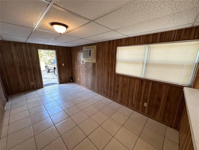 Photo - 2002 20th St W