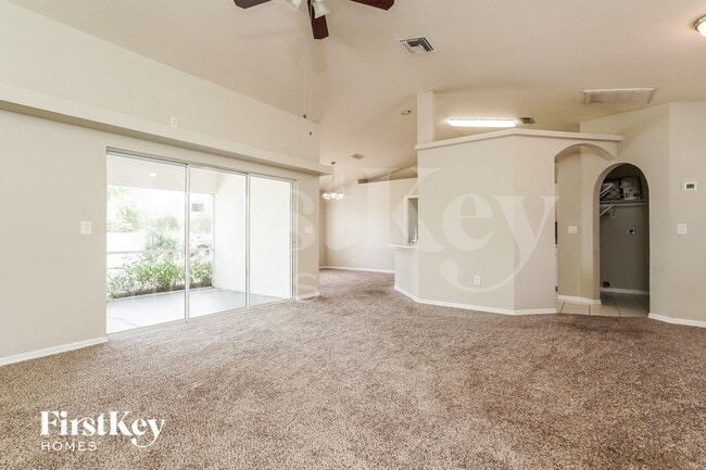 Photo - 300 SE 16th St