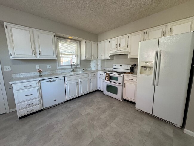 Photo - HOT PROPERTY ALERT! Your Dream Starter 3 B...