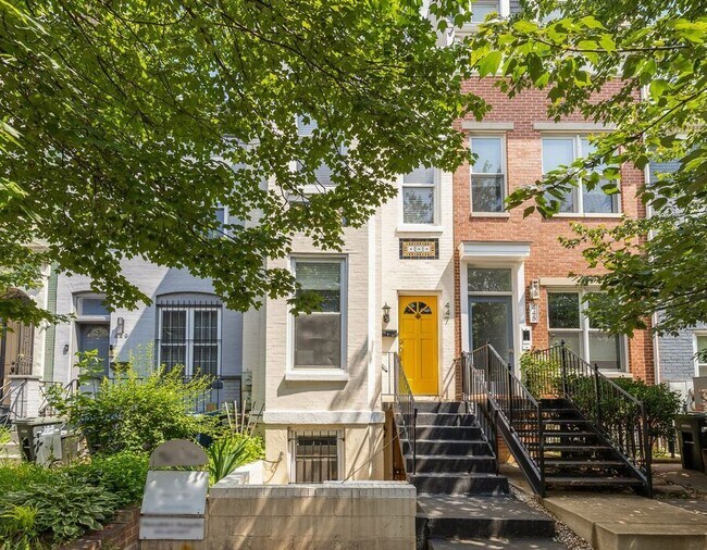 Photo - 447 M St NW
