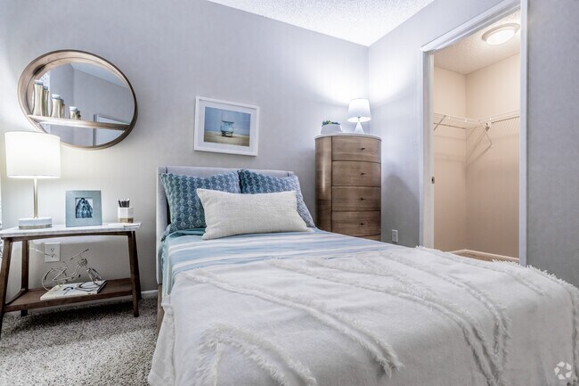 2BR, 2BA - 981 SF