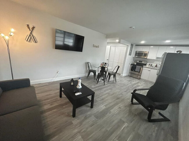 Building Photo - 2655 SW 24th Ave Rental