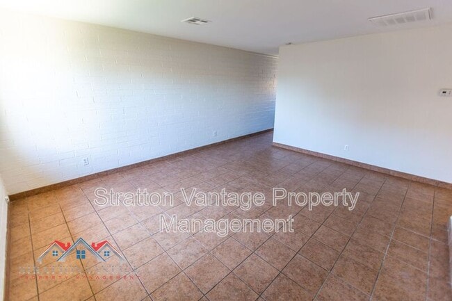 Photo - 2028 N 26th Pl Unit #2