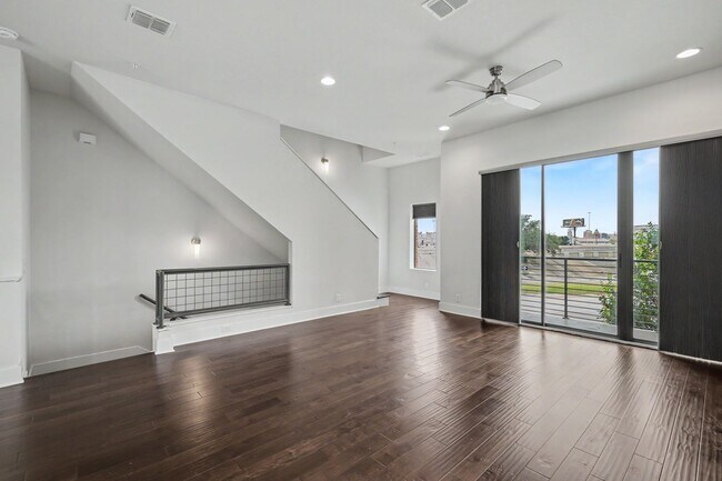 Photo - 1606 N Hackberry St