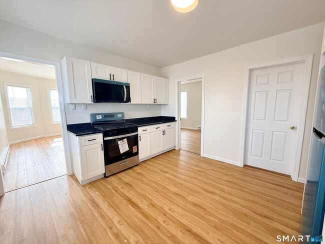 Building Photo - 70 Lindley St Unit 3rd Floor