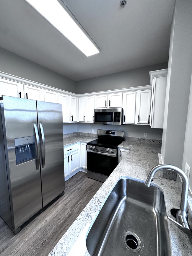 Kitchen - 101 SE Ocean Blvd Unit 305