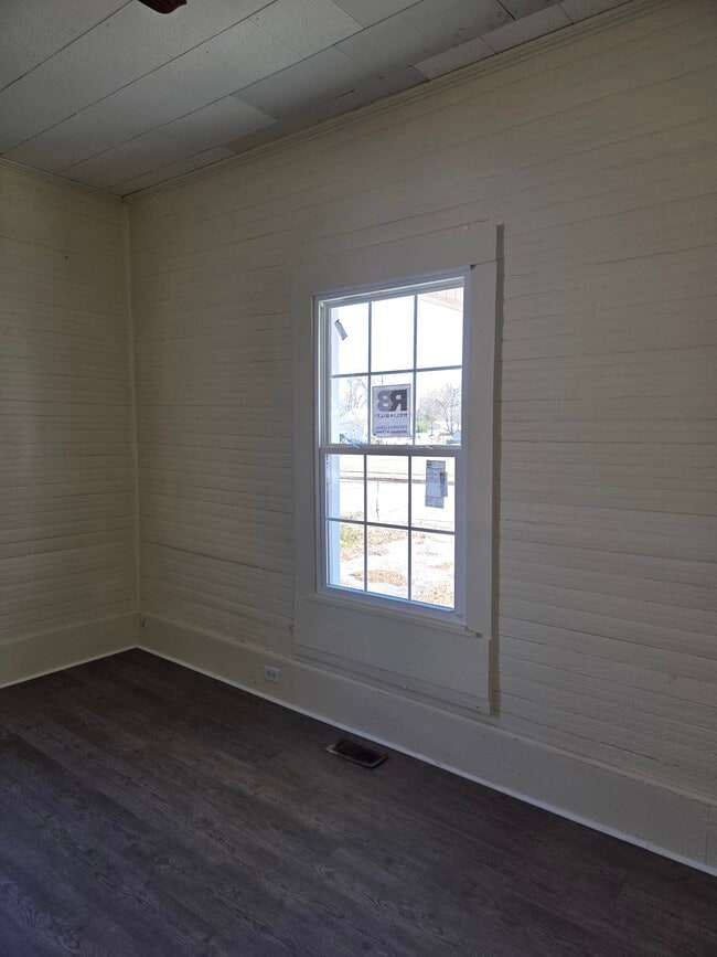 Photo - 203 Bailey St