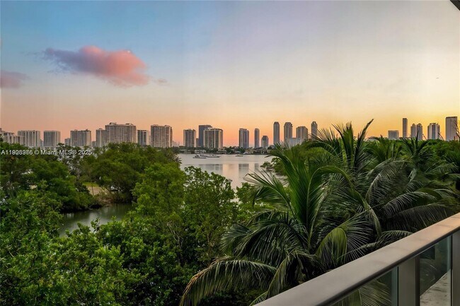 Building Photo - 16385 Biscayne Blvd Unit 301