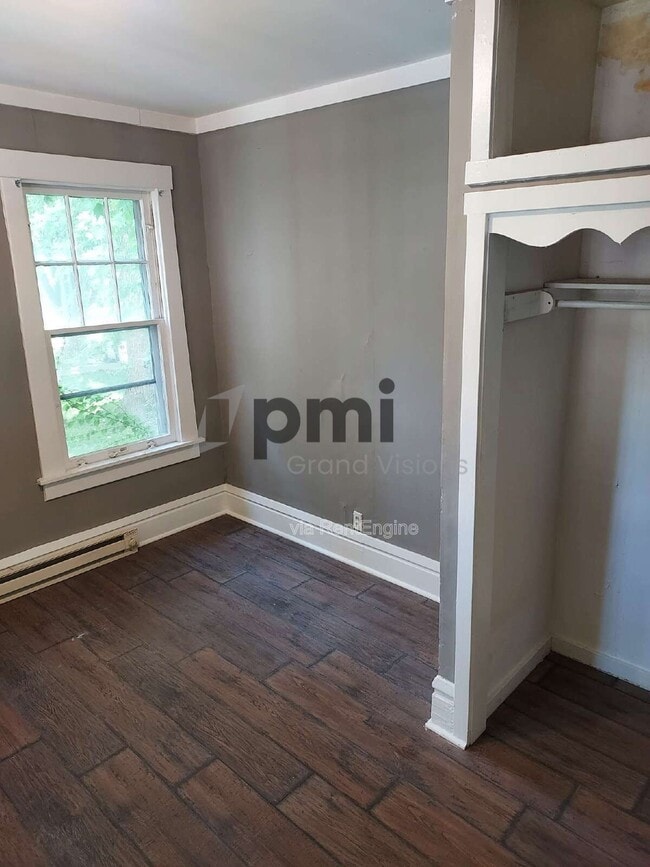 Photo - 250 N College St