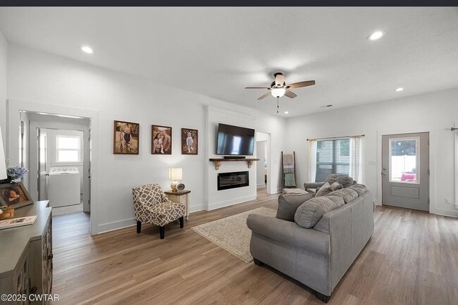 Photo - 32 Kingston Crk Dr