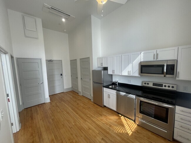 315 W 38th St