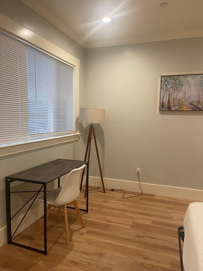 Photo - 734 Campbell St