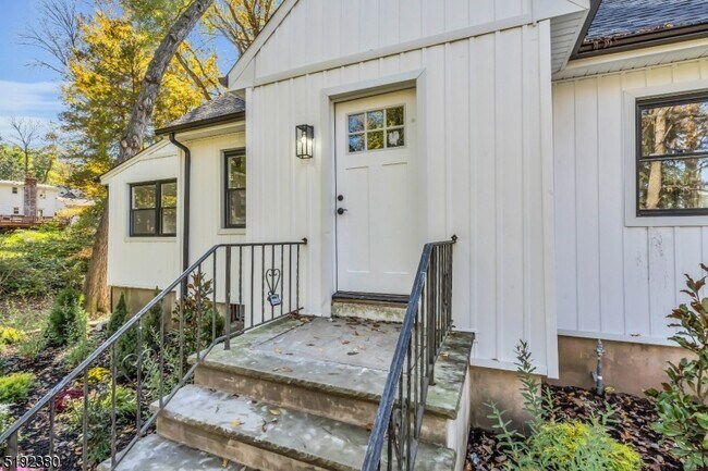 Photo - 1153 Plainfield Ave