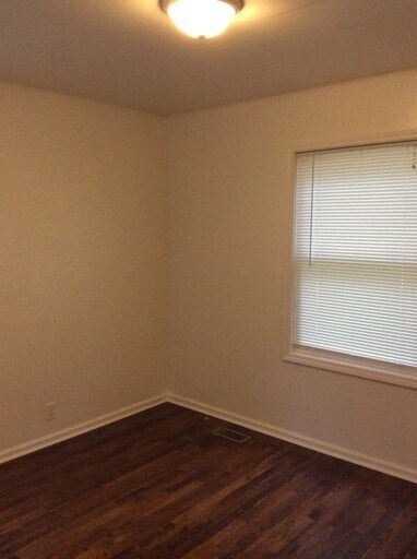 Photo - 2 BR bungalow near the Speedway