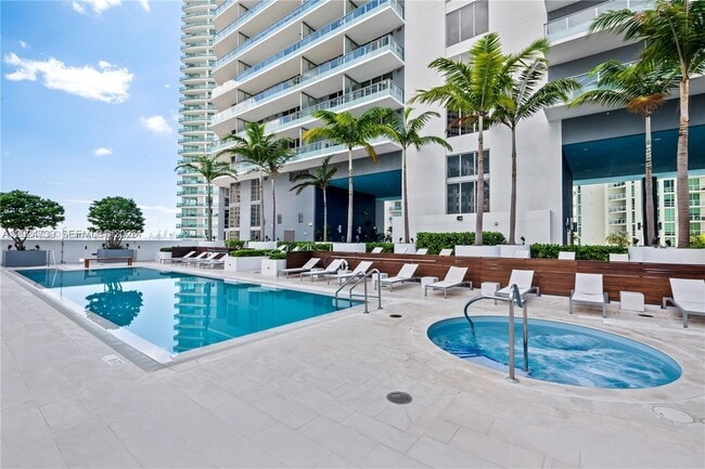 1300 Brickell Bay Dr Unidad 1007