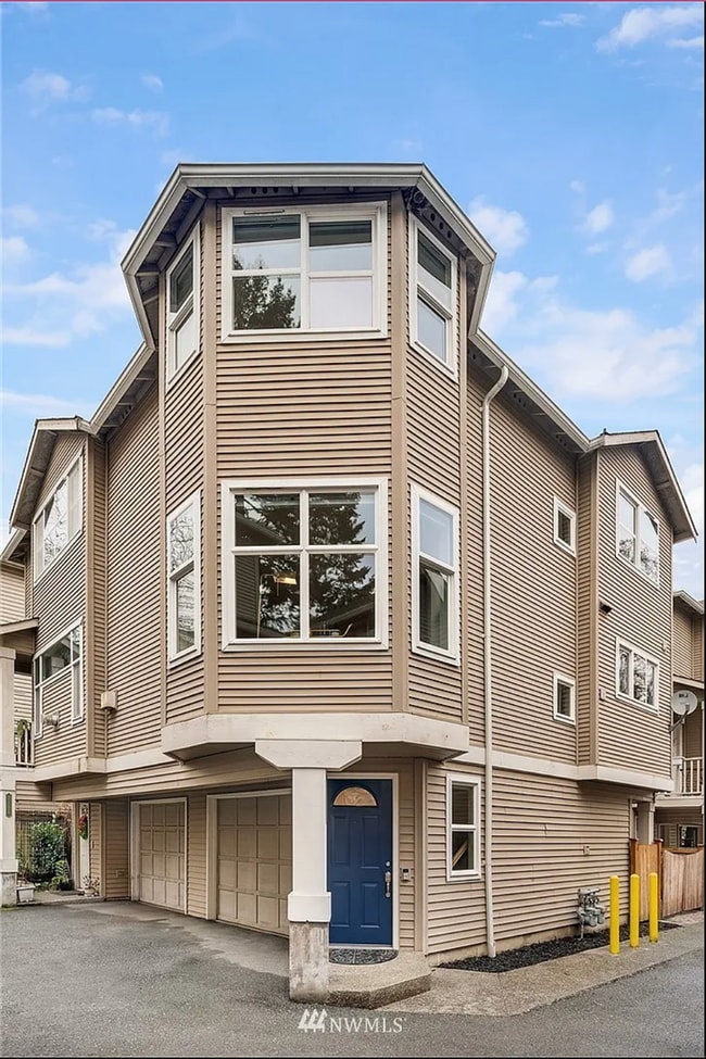 Building Photo - Stylish Furnished Greenwood Townhome 2Beds...