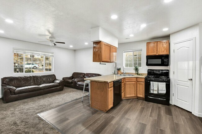 Photo - 2114 Dakota Ave