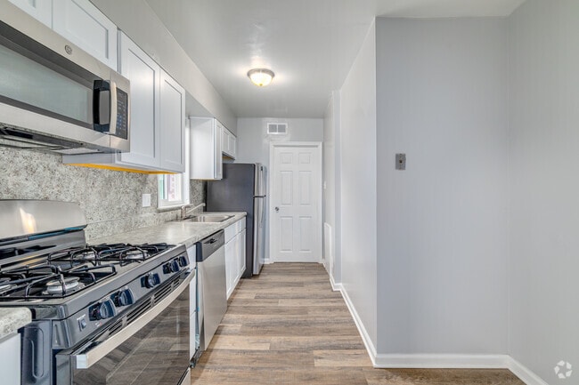 2BR, 1BA - 995SF - Kitchen