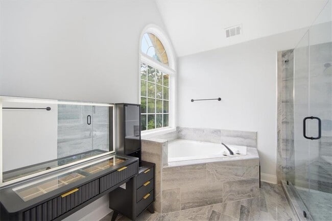 Photo - 2000 Millstone Dr SW
