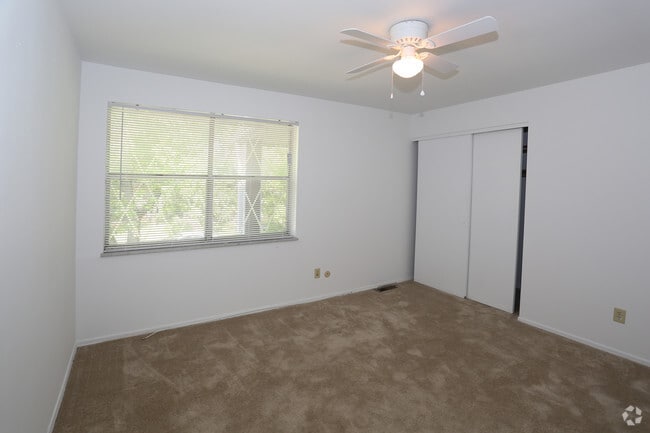 2BR, 1.5BA - 1005 SF