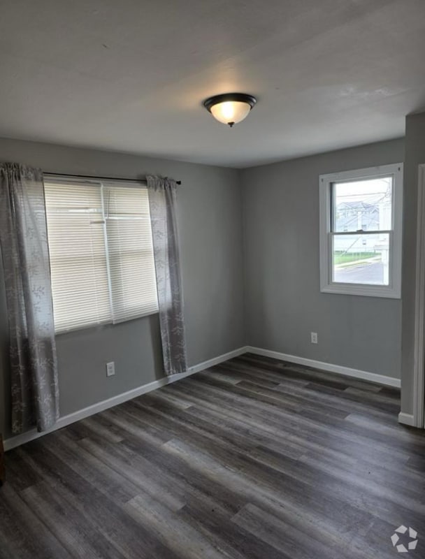 Building Photo - 133 E Youngs Ave Rental