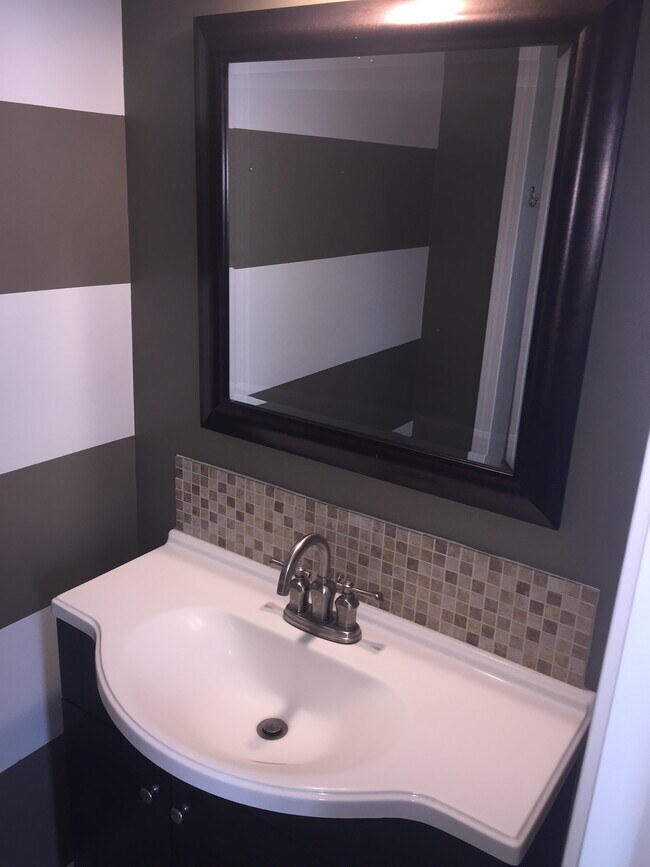 Photo - 1719 Frank Watts Rd