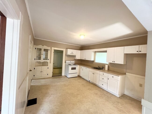 13 Spooner St
