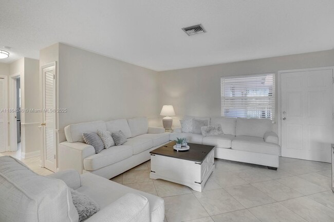 Photo - 222 SW 1st St Unidad H-7