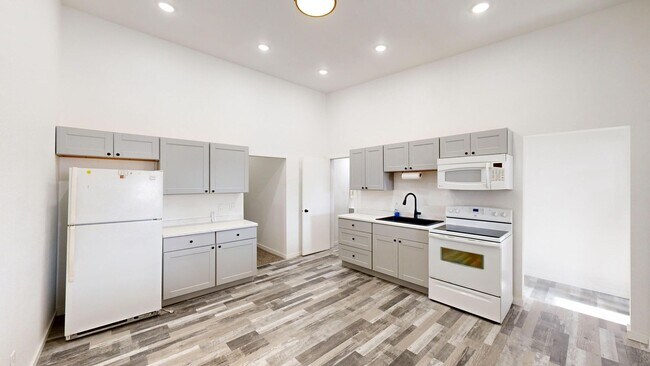 Photo - 105-107 W Oak St Unit 107 (Upper)