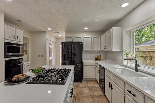 Photo - 71 Breezy Point Pl