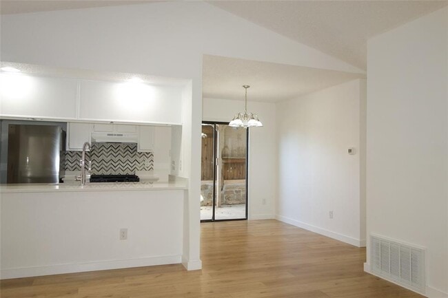 Photo - 1106 August Dr