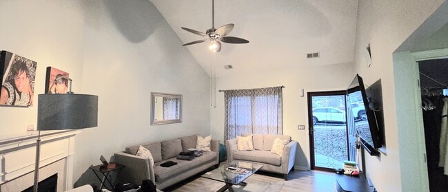 Photo - 5464 Daniel Ray Dr