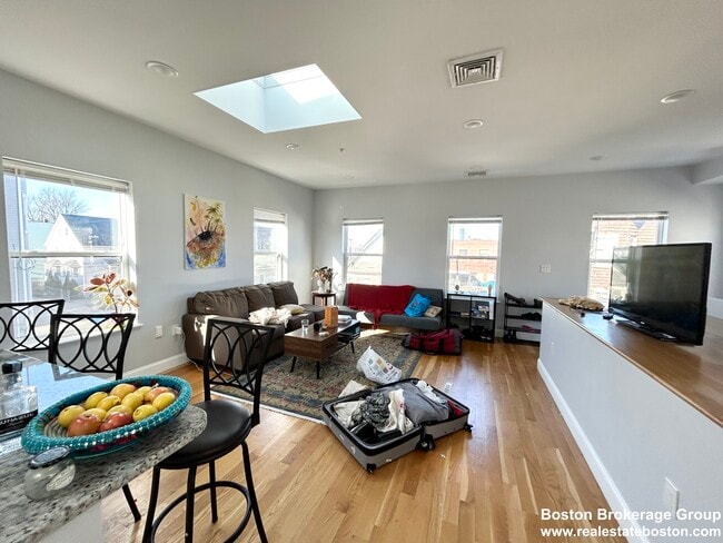 Photo - 65 Burrell St