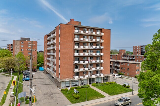 38 King Street W