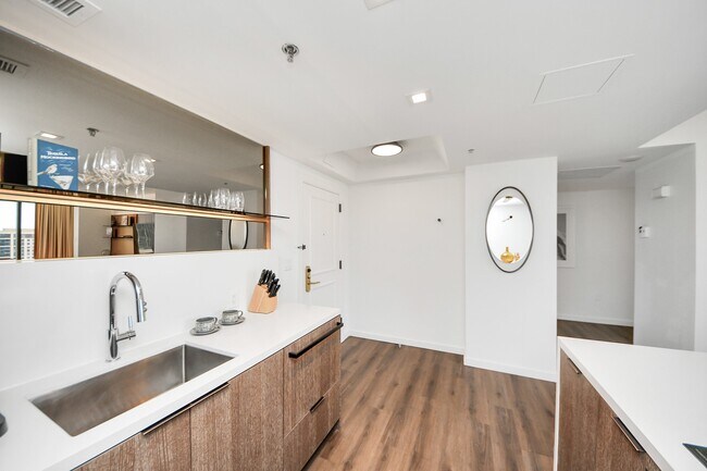 Photo - 1300 Lamar St Unit T8