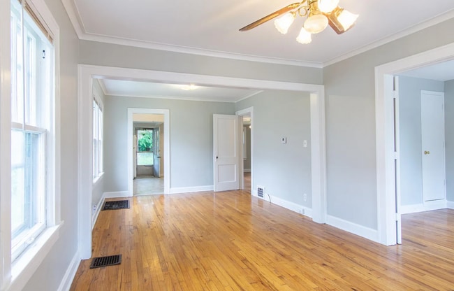 Photo - Charming West Plaza Bungalow