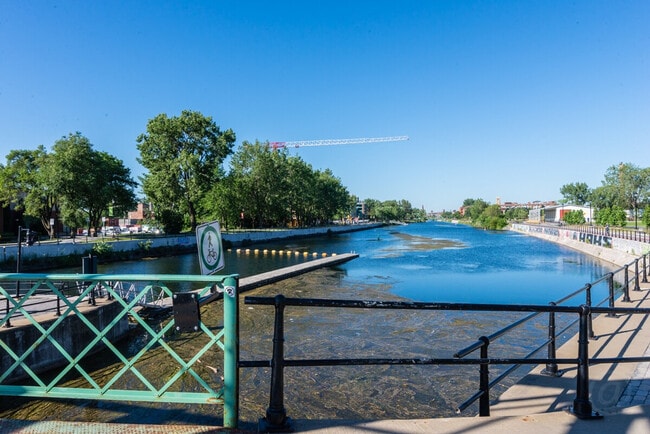 Photo - 149 Av. Atwater Unit ID1261776P