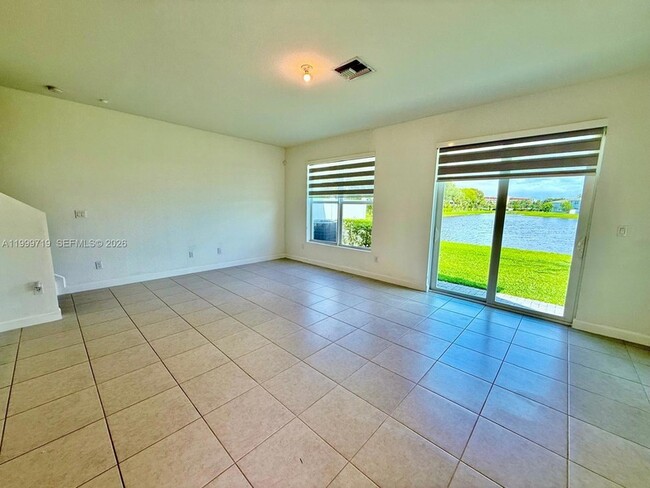 Photo - 6931 Harbours Edge Ave