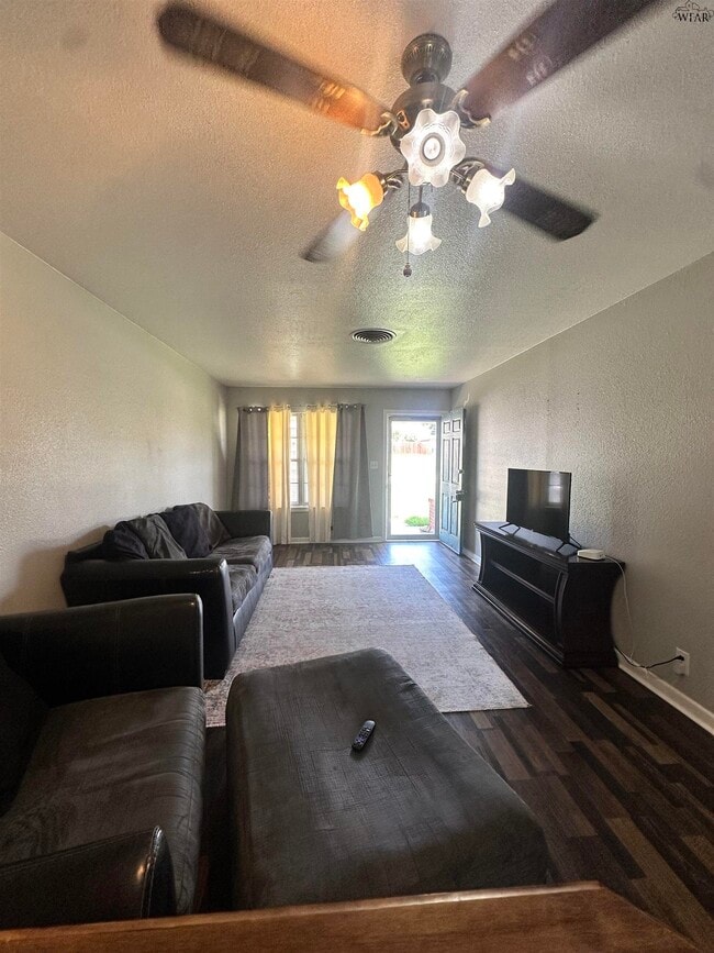 Photo - 4800 Earl St
