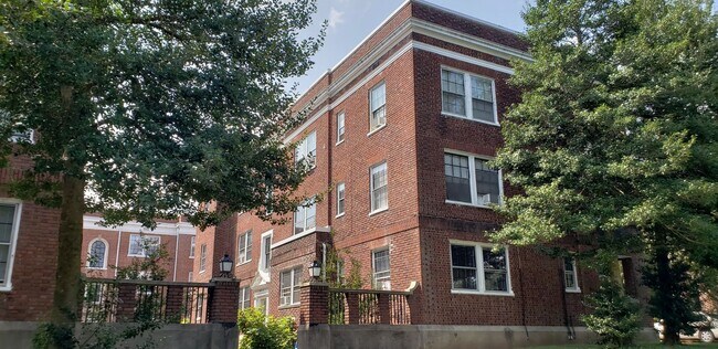Dumont Apartments