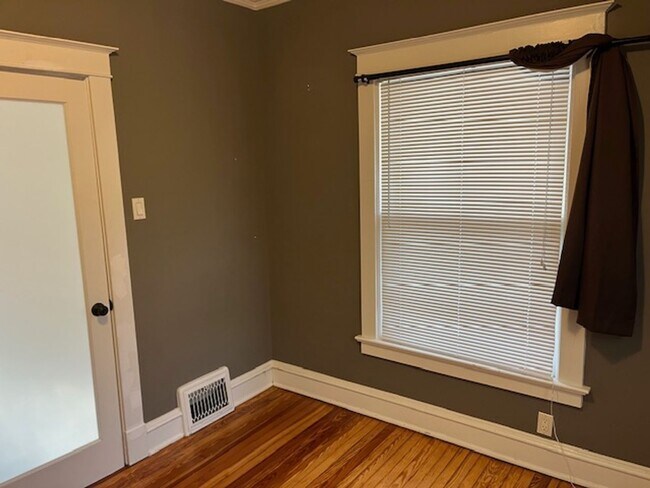 Photo - West Plaza Home close shops and entertainment