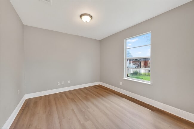 Photo - 2446 Mayview Dr