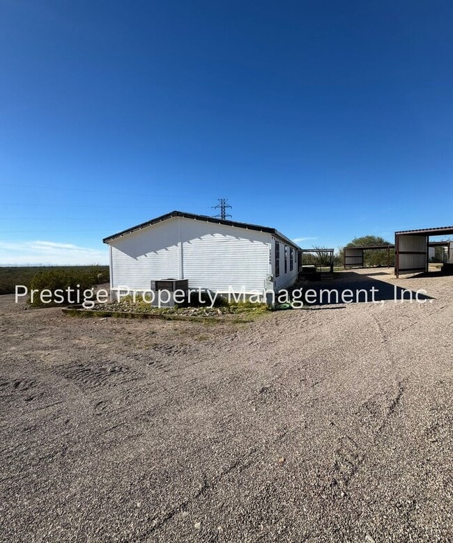 Photo - This 4/2 Vail Manufactured Home Is On A 1 Acre Lot!!!
