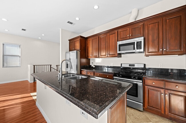 Photo - 6069 Horner St